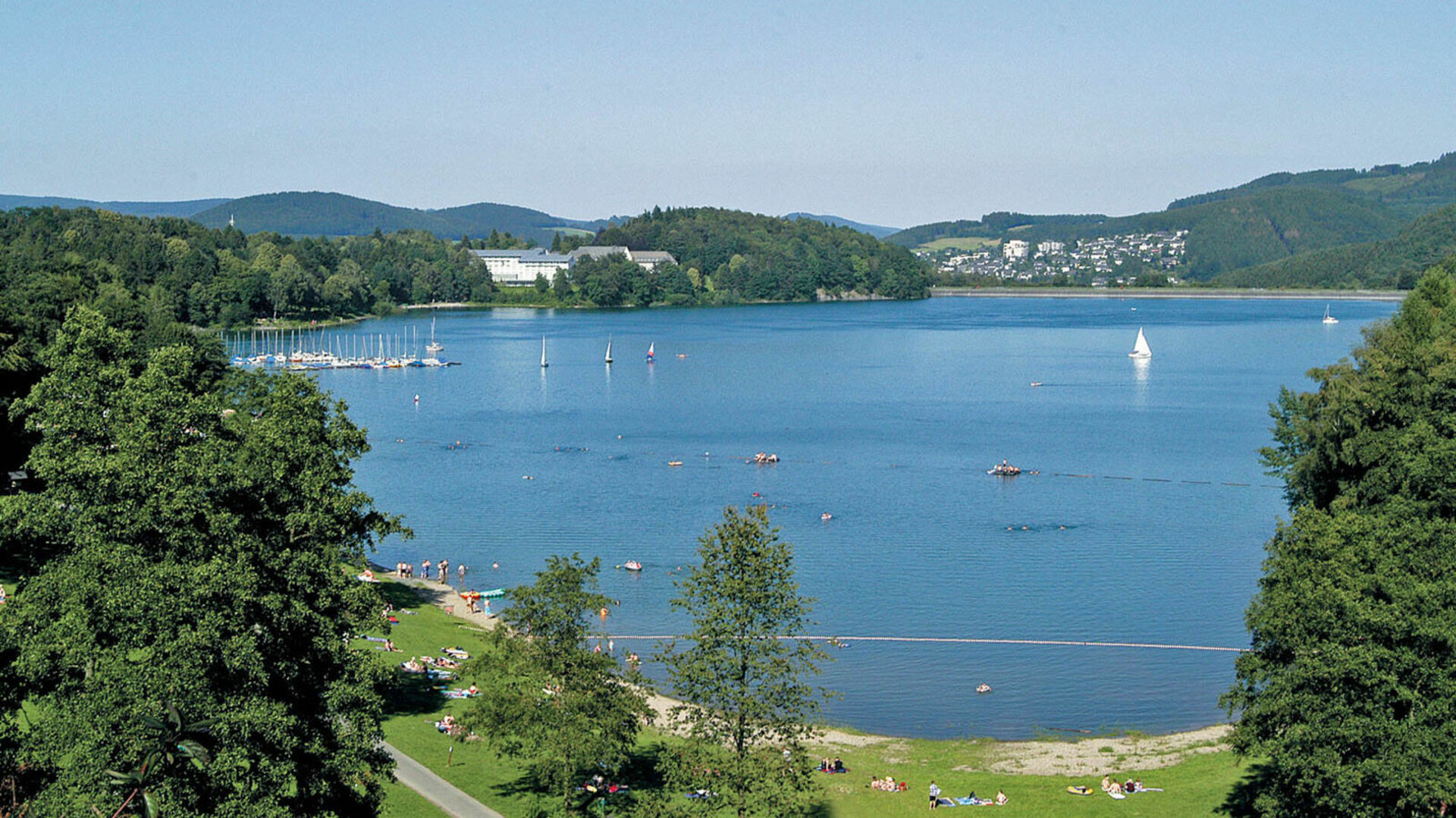 Blick auf den Hennesee im Sauerland